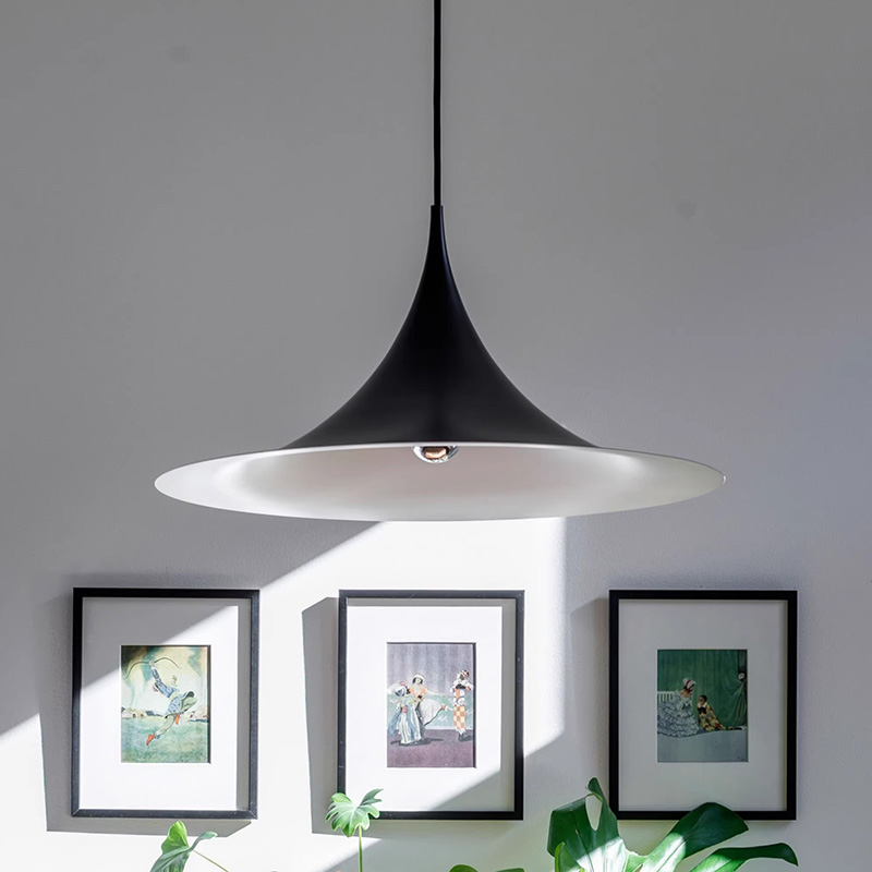 Desk Setup Minimalist - Lustre LED suspendu de designer danois